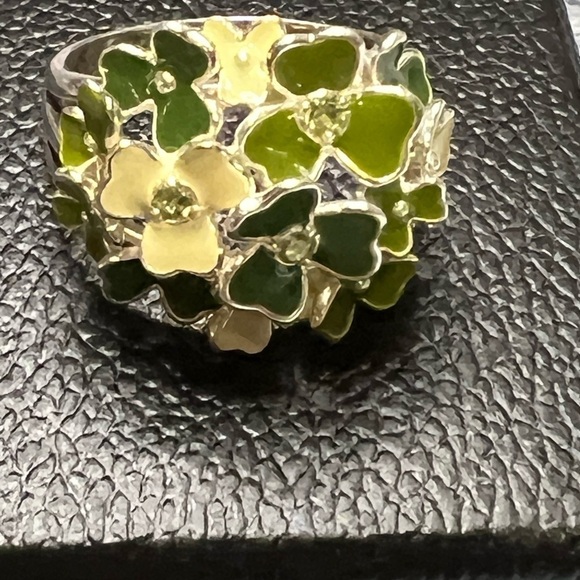 Vintage Sterling Silver Peridot Clover Ring - Picture 2 of 7